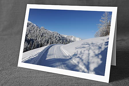 A5-Fotokarte/Klappkarte mit hochwertigem Papierabzug, Einlageblatt und Umschlag. Fototitel: Neujahrskarte Tief verschneite Winterlandschaft (Klappkarte, Kunstkarte)