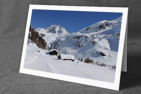 A5-Fotokarte/Klappkarte mit hochwertigem Papierabzug, Einlageblatt und Umschlag. Fototitel: Neujahrskarte Alphütten in Berglandschaft (Klappkarte, Kunstkarte)