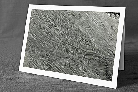 A5-Fotokarte/Klappkarte mit hochwertigem Papierabzug, Einlageblatt und Umschlag. Fototitel: Strukturen im Sand (Klappkarte, Kunstkarte)