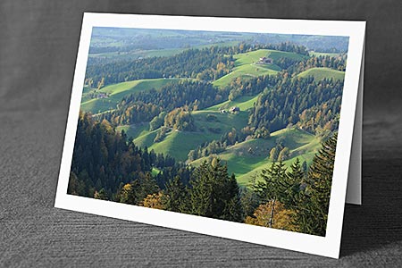 A5-Fotokarte/Klappkarte mit hochwertigem Papierabzug, Einlageblatt und Umschlag. Fototitel: Emmentaler Hügellandschaft (Klappkarte, Kunstkarte)
