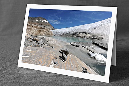 A5-Fotokarte/Klappkarte mit hochwertigem Papierabzug, Einlageblatt und Umschlag. Fototitel: Marmorierter Gletscherschliff (Klappkarte, Kunstkarte)