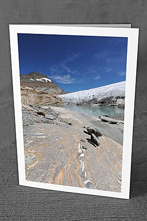 A5-Fotokarte/Klappkarte mit hochwertigem Papierabzug, Einlageblatt und Umschlag. Fototitel: Steine auf marmoriertem Gletscherschliff (Klappkarte, Kunstkarte)