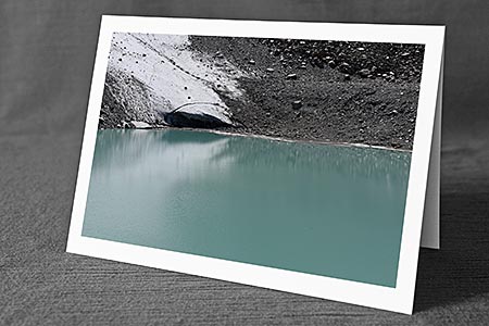 A5-Fotokarte/Klappkarte mit hochwertigem Papierabzug, Einlageblatt und Umschlag. Fototitel: Gletschersee (Klappkarte, Kunstkarte)