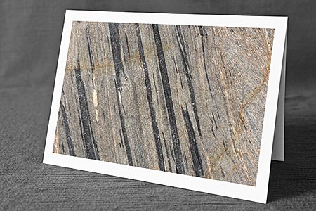 A5-Fotokarte/Klappkarte mit hochwertigem Papierabzug, Einlageblatt und Umschlag. Fototitel: Strukturen im marmorierten Gletscherschliff (Klappkarte, Kunstkarte)