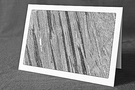 A5-Fotokarte/Klappkarte mit hochwertigem Papierabzug, Einlageblatt und Umschlag. Fototitel: Strukturen im marmorierten Gletscherschliff (Schwarz/Weiss) (Klappkarte, Kunstkarte)