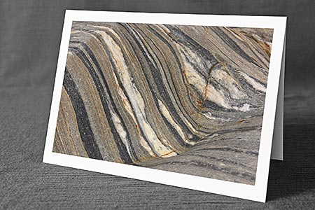 A5-Fotokarte/Klappkarte mit hochwertigem Papierabzug, Einlageblatt und Umschlag. Fototitel: Strukturen in geschliffenem Fels (Klappkarte, Kunstkarte)