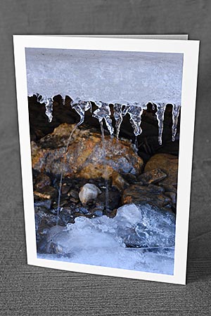 A5-Fotokarte/Klappkarte mit hochwertigem Papierabzug, Einlageblatt und Umschlag. Fototitel: Kleine Eiszapfen (Klappkarte, Kunstkarte)
