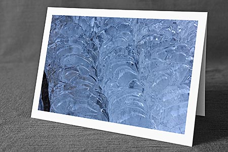 A5-Fotokarte/Klappkarte mit hochwertigem Papierabzug, Einlageblatt und Umschlag. Fototitel: Interessant geformtes Eis (Klappkarte, Kunstkarte)
