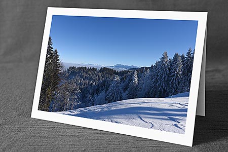 A5-Fotokarte/Klappkarte mit hochwertigem Papierabzug, Einlageblatt und Umschlag. Fototitel: Sonnige Winterlandschaft mit Pilatus und Nebelmeer über der Zentralschweiz (Klappkarte, Kunstkarte)