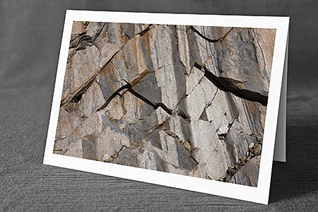 A5-Fotokarte/Klappkarte mit hochwertigem Papierabzug, Einlageblatt und Umschlag. Fototitel: Kunstkarte Felswand (Klappkarte, Kunstkarte)