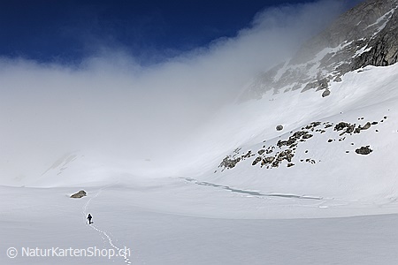 A5-Fotokarte/Klappkarte mit hochwertigem Papierabzug, Einlageblatt und Umschlag. Fototitel: Mensch auf Hochebene (Klappkarte, Kunstkarte)