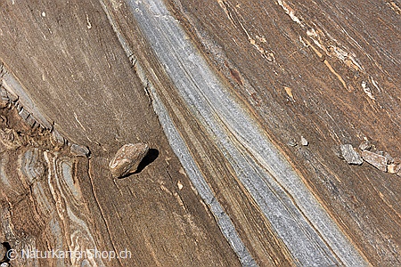 A5-Fotokarte/Klappkarte mit hochwertigem Papierabzug, Einlageblatt und Umschlag. Fototitel: Stein auf strukturiertem Gletscherschliff (Klappkarte, Kunstkarte)