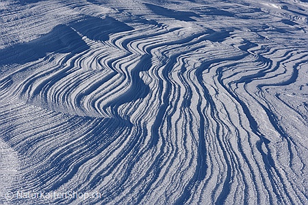 A5-Fotokarte/Klappkarte mit hochwertigem Papierabzug, Einlageblatt und Umschlag. Fototitel: Vom Wind geformte Schneeoberfläche (Klappkarte, Kunstkarte)