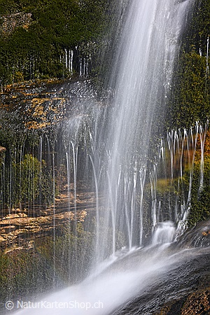 A5-Fotokarte/Klappkarte mit hochwertigem Papierabzug, Einlageblatt und Umschlag. Fototitel: Idyllischer Wasserfall (Klappkarte, Kunstkarte)